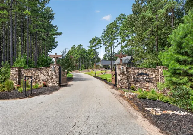 Photo 3 of Single family home for sale at 321 High Hampton Rd, Salem, SC 29676 | MLS# 20305366 | Listing updated on 2026-08-25