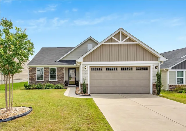 Photo 1 of Single family home for sale at 10 Tippetts Ct, Piedmont, SC 29673 | MLS# 20305389 | Listing updated on 2026-09-18