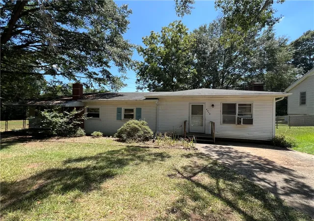 Photo 1 of Single family home for sale at 3715 South Carolina 24 Hwy, Anderson, SC 29626 | MLS# 20305385 | Listing updated on 2026-08-29