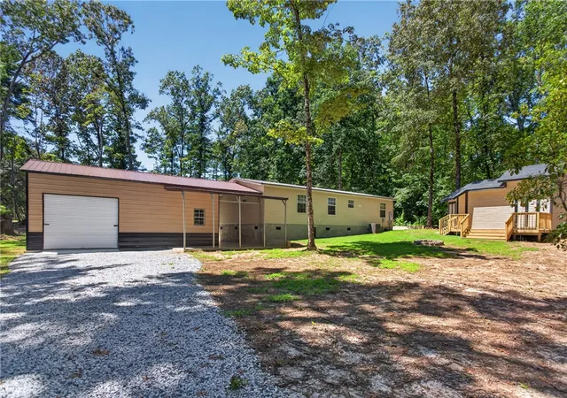 Photo 4 of Manufactured home for sale at 329 S Dellwood Rd, Mountain Rest, SC 29664 | MLS# 20305370 | Listing updated on 2026-09-16