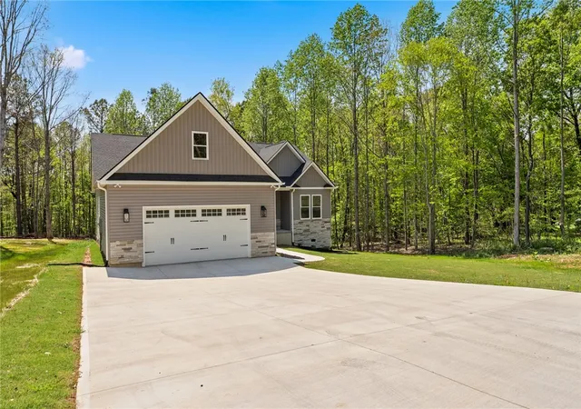 Photo 2 of Single family home for sale at 339 Lone Oak Rd, Anderson, SC 29621 | MLS# 20305453 | Listing updated on 2026-09-15