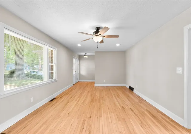 Photo 4 of Sale Pending at 607 W Farley Ave, Laurens, SC 29360 | MLS# 20305456 | Listing updated on 2026-09-12