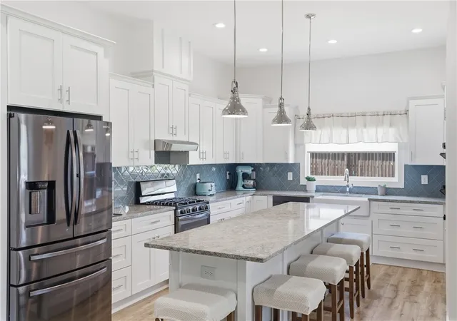 Photo 3 of Sale Pending at 1006 Embassy Dr, Anderson, SC 29621 | MLS# 20305466 | Listing updated on 2026-08-31