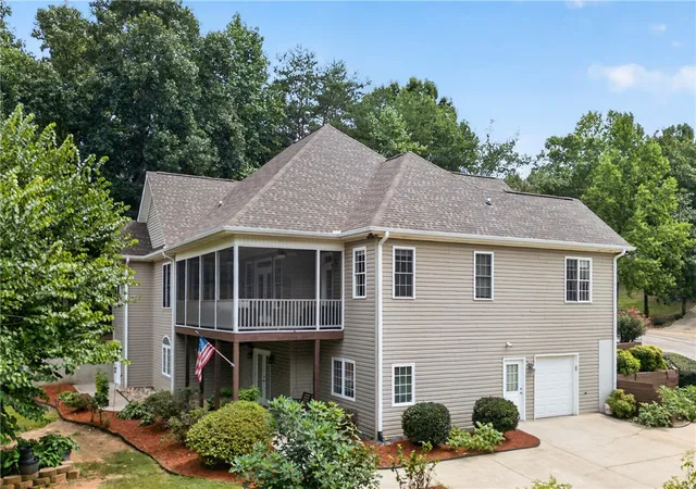 Photo 2 of Single family home for sale at 604 Laurel Haven Ct, Seneca, SC 29678 | MLS# 20305569 | Listing updated on 2026-09-10