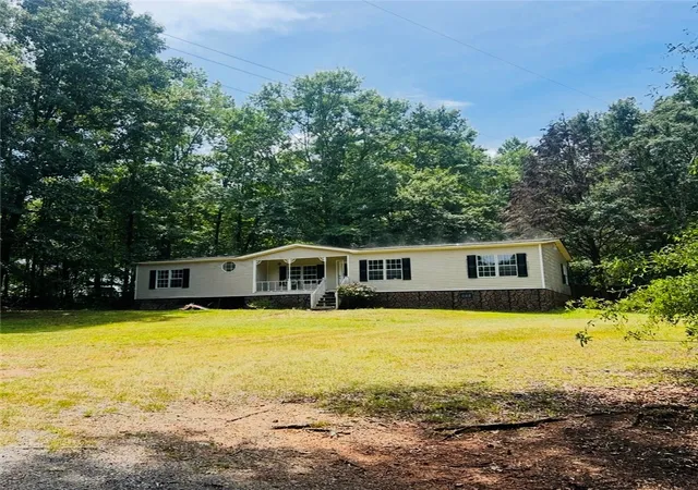 Photo 2 of Manufactured home for sale at 207 Anderson Rd, Anderson, SC 29626 | MLS# 20305006 | Listing updated on 2026-08-28