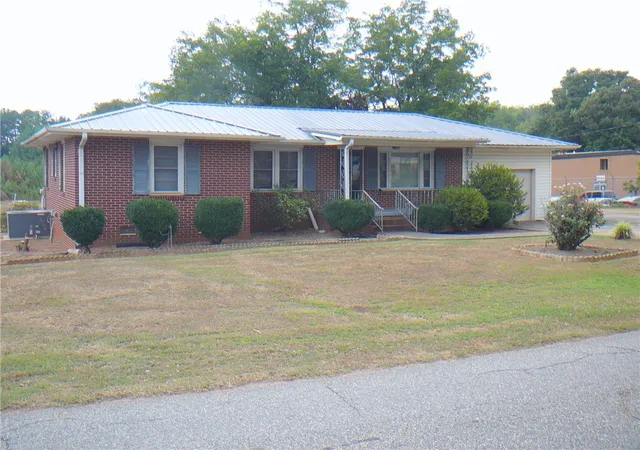 2nd image of 318 Fretwell Dr, Anderson, SC 29626 | MLS# 20305578