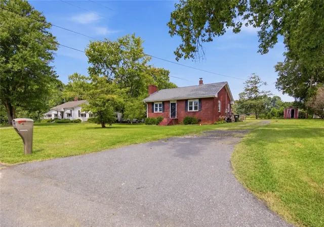 3rd image of 26 Oak Dr, Honea Path, SC 29654 | MLS# 20305517