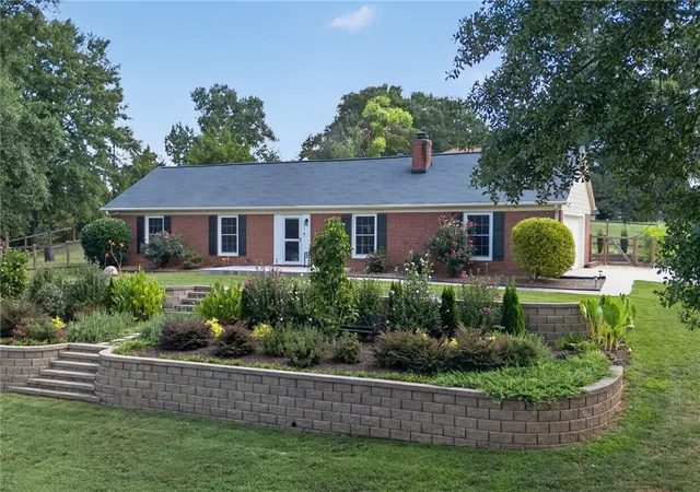 1st image of 200 Lakewood Dr, Anderson, SC 29621 | MLS# 20305583