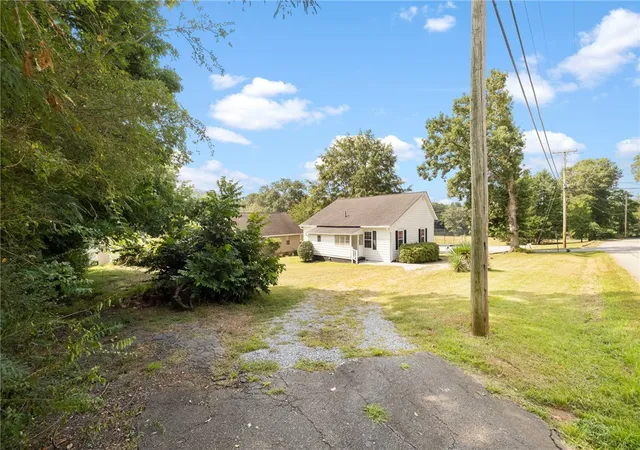 Photo 28 of Single family home for sale at 201 S 8th St, Easley, SC 29640 | MLS# 20305589 | Listing updated on 2026-08-29