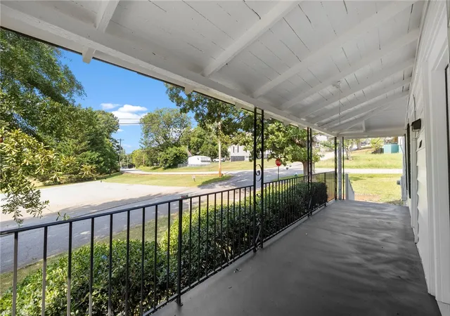 Photo 3 of Single family home for sale at 201 S 8Th St, Easley, SC 29640 | MLS# 20305589 | Listing updated on 2026-08-29