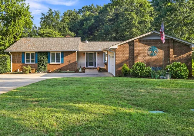 Photo 1 of Single family home for sale at 203 Knoxwood Ct, Anderson, SC 29621 | MLS# 20305231 | Listing updated on 2026-09-23