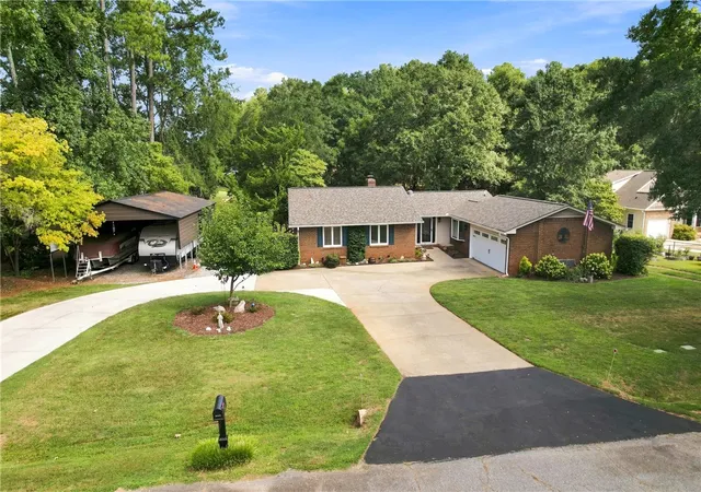 Photo 2 of Single family home for sale at 203 Knoxwood Ct, Anderson, SC 29621 | MLS# 20305231 | Listing updated on 2026-09-23