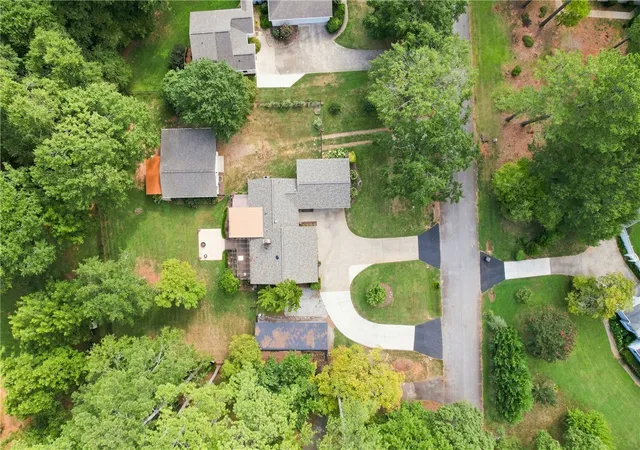 Photo 3 of Single family home for sale at 203 Knoxwood Ct, Anderson, SC 29621 | MLS# 20305231 | Listing updated on 2026-09-23
