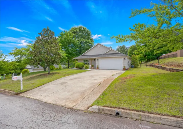 Photo 2 of Single family home for sale at 112 Spring Estates Dr, Liberty, SC 29657 | MLS# 20305584 | Listing updated on 2026-09-15