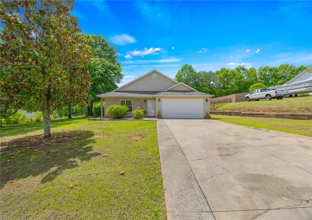 Photo 3 of Single family home for sale at 112 Spring Estates Dr, Liberty, SC 29657 | MLS# 20305584 | Listing updated on 2026-09-15