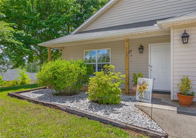 Photo 3 of Single family home for sale at 112 Spring Estates Dr, Liberty, SC 29657 | MLS# 20305584 | Listing updated on 2026-09-15