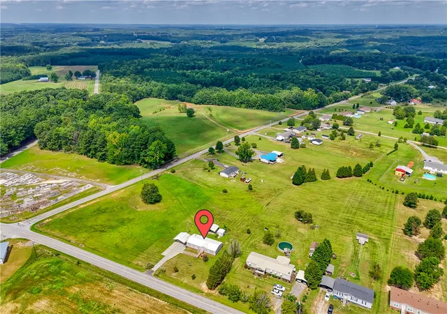 Photo 3 of Manufactured home for sale at 1905 Bethany Church Rd, Belton, SC 29627 | MLS# 20305532 | Listing updated on 2026-08-29