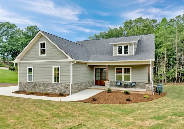 Single family home for sale at 104 W Sunset Ct, Seneca, SC 29672 | MLS# 20305601 | Listing updated on 2026-09-08