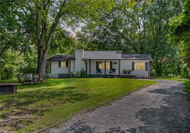 Single family home for sale at 203 Muller Rd, Walhalla, SC 29691 | MLS# 20305585