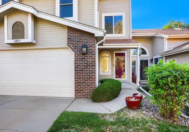 3rd image of 4927 S Eagle Cir, Aurora, CO 80015 | MLS# 6806174