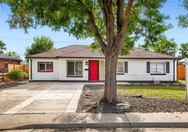 1st image of 935 Quari St, Aurora, CO 80011 | MLS# 1875733