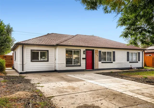 2nd image of 935 Quari St, Aurora, CO 80011 | MLS# 1875733