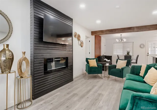 3rd image of 935 Quari St, Aurora, CO 80011 | MLS# 1875733