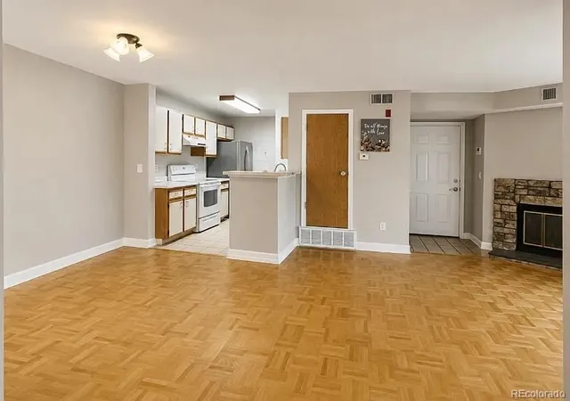 4th image of 9510 E Florida Ave #1052, Denver, CO 80247 | MLS# 4704394