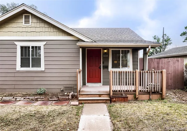2nd image of 810 Oswego St, Aurora, CO 80010 | MLS# 5415417