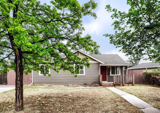 Photo 3 of Single family home for sale at 810 Oswego St, Aurora, CO 80010 | MLS# 5415417 | Listing updated on 2026-08-21