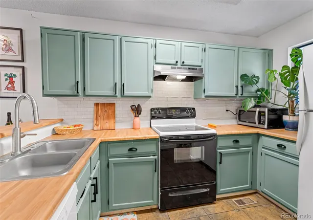 2nd image of 7476 E Arkansas Ave #2-05, Denver, CO 80231 | MLS# 8487041