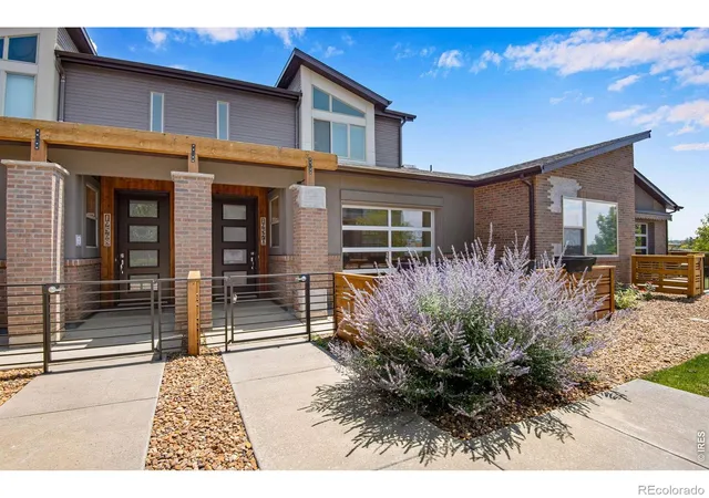 1st image of 19570 E Sunset Cir, Aurora, CO 80015 | MLS# IR1067061