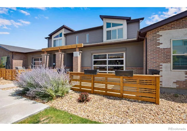 3rd image of 19570 E Sunset Cir, Aurora, CO 80015 | MLS# IR1067061