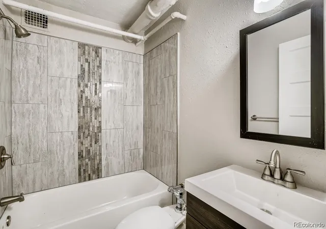 Listing Photo 4 - Condo for sale in building located at 1050 N Washington St, Denver, CO 80203 - Unit #1A
