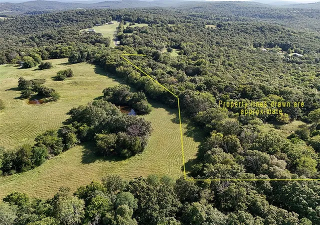 Photo 3 of House for sale at 5139 Ac E Black Oak Rd, Fayetteville, AR 72701 | MLS# 1293334 | Listing updated on 2026-08-25