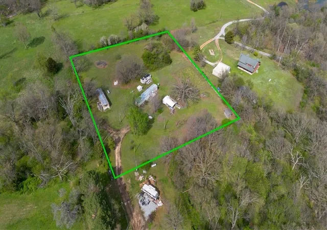 Photo 22 of Sale Pending at 19100 Bill Young Rd, Siloam Springs, AR 72761 | MLS# 1303344 | Listing updated on 2026-08-17