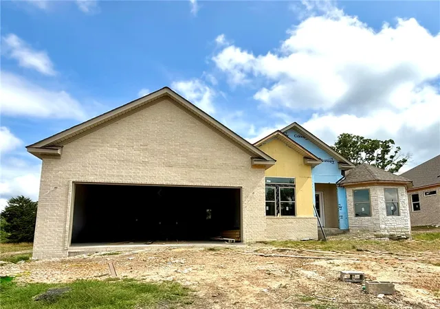 Photo 2 of Single family home for sale at 1342 Elk Horn Dr, Russellville, AR 72802 | MLS# 1308705 | Listing updated on 2026-08-10
