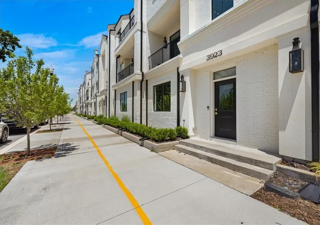 Photo 3 of Townhouse for sale at 3923 S Champions Dr, Rogers, AR 72758 | MLS# 1314950 | Listing updated on 2026-09-27
