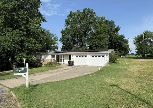 10th image of 1021 Berry St, Harrison, AR 72601 | MLS# 1315054