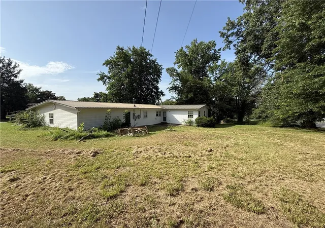 2nd image of 1021 Berry St, Harrison, AR 72601 | MLS# 1315054