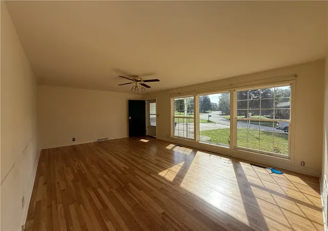 3rd image of 1021 Berry St, Harrison, AR 72601 | MLS# 1315054