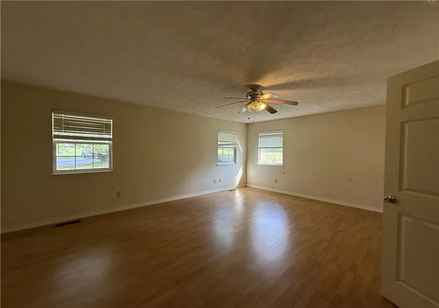 4th image of 1021 Berry St, Harrison, AR 72601 | MLS# 1315054