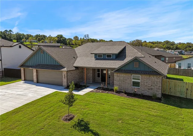Photo 1 of Sale Pending at 2612 Fairway Cir, Pea Ridge, AR 72751 | MLS# 1315606 | Listing updated on 2026-08-24