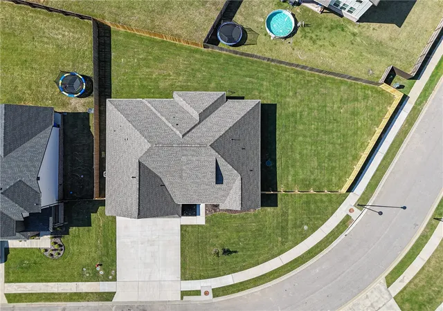 Photo 3 of Sale Pending at 2612 Fairway Cir, Pea Ridge, AR 72751 | MLS# 1315606 | Listing updated on 2026-08-24