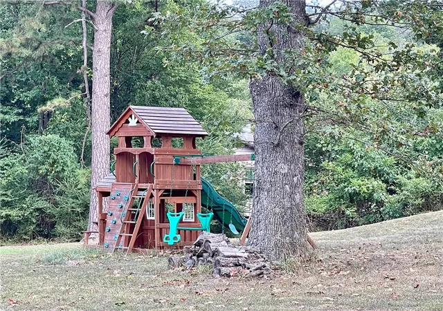 2nd image of 601 Parrott Dr, Huntsville, AR 72740 | MLS# 1318712