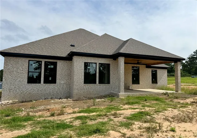 Photo 3 of Single family home for sale at 1305 Elk Horn Dr, Russellville, AR 72802 | MLS# 1315862 | Listing updated on 2026-08-10