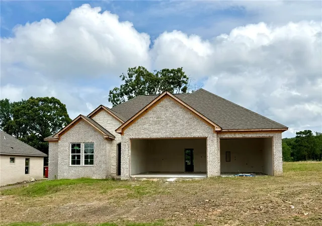 Photo 2 of Single family home for sale at 1338 Elk Horn Dr, Russellville, AR 72802 | MLS# 1315846 | Listing updated on 2026-08-10