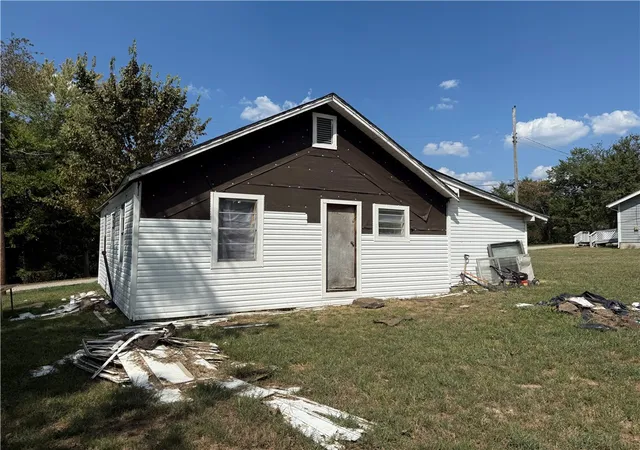 Photo 3 of Single family home for sale at 111 S Spring St, Marshall, AR 72650 | MLS# 1323960 | Listing updated on 2026-08-22
