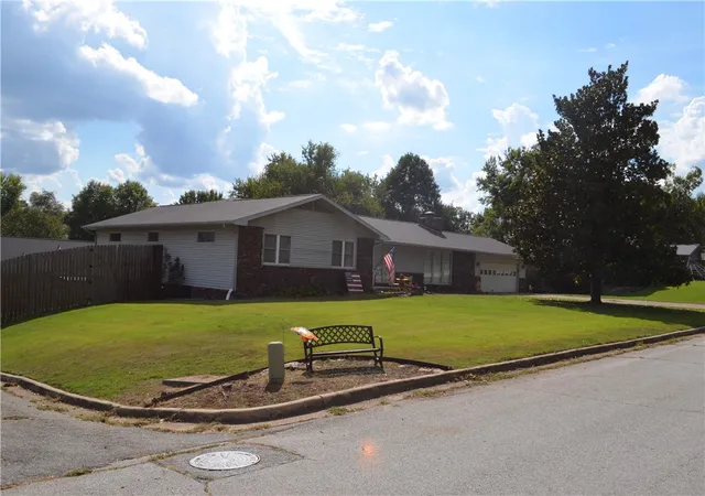 2nd image of 1600 Brentwood Dr, Harrison, AR 72601 | MLS# 1324442