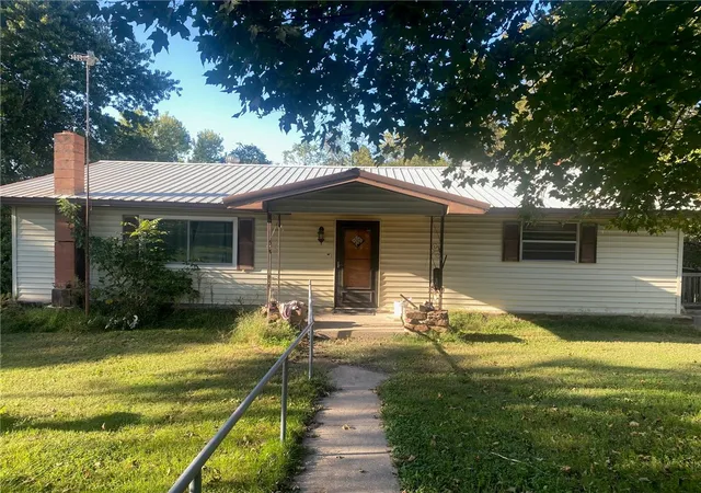 Photo 2 of Sale Pending at 27418 Farm Rd 1090, Seligman, MO 65745 | MLS# 1325180 | Listing updated on 2026-09-18